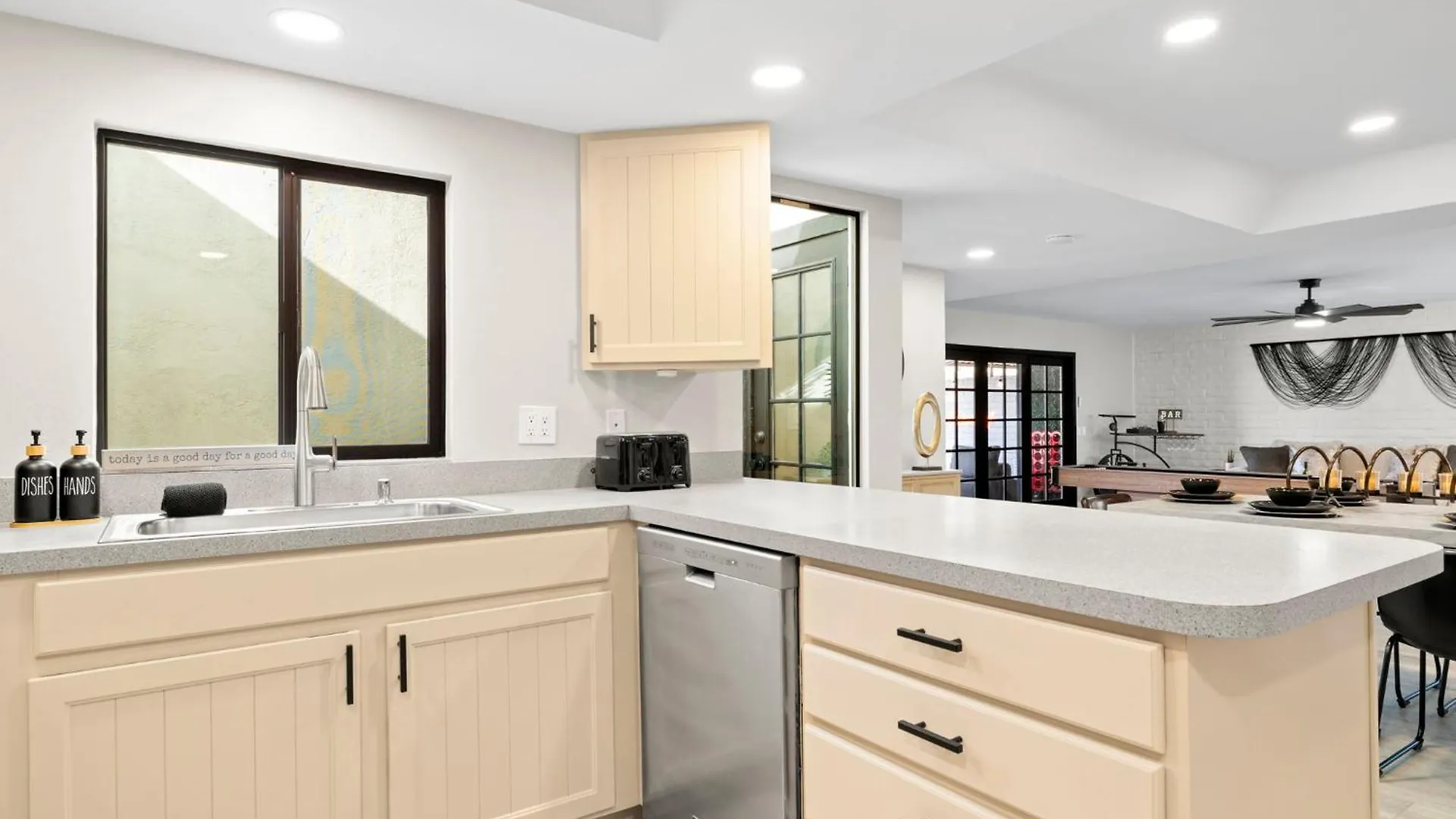 度假居 Andravida Of Old Town By Paseohomesaz - Shared Heated Pool/Spa 斯科茨